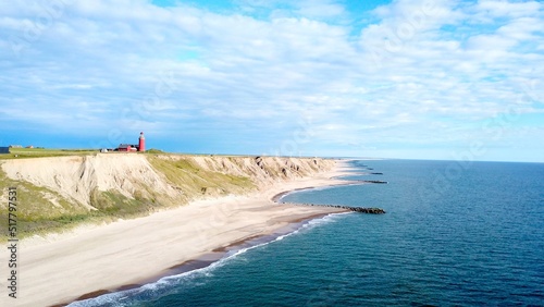 Foto Panoramic aerial view of Bovbjerg Fyr lighthouse, cliffs and North Sea in summer