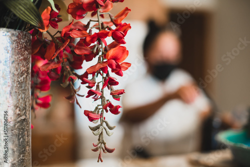 Tableau sur toile A centrepiece is a central object which serves a decorative purpose, often made