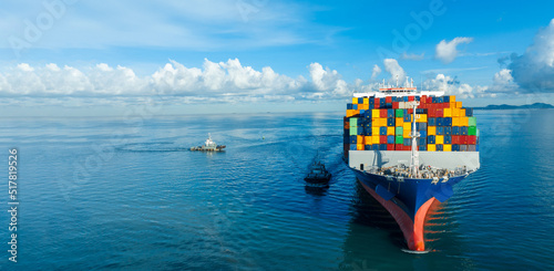 Murais de parede Front View contaier cargo ship import export container box on the ocean sea on b