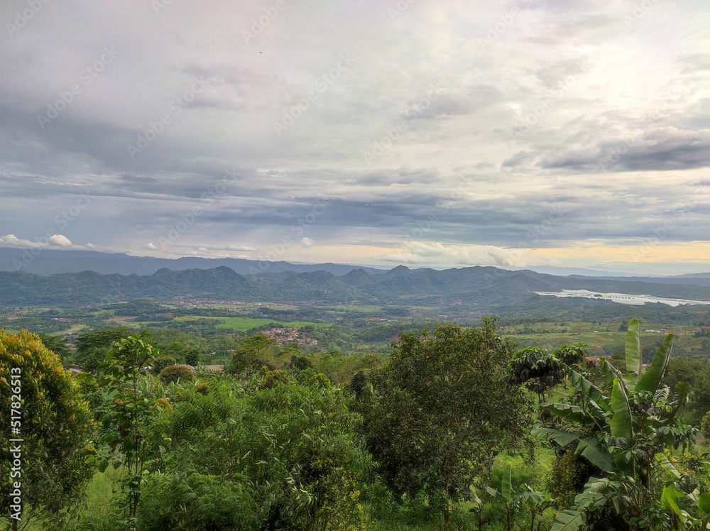 Fototapeta premium view of the mountains