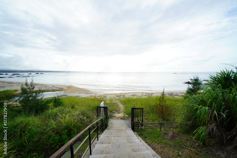沖縄の宜野座の自然のビーチ