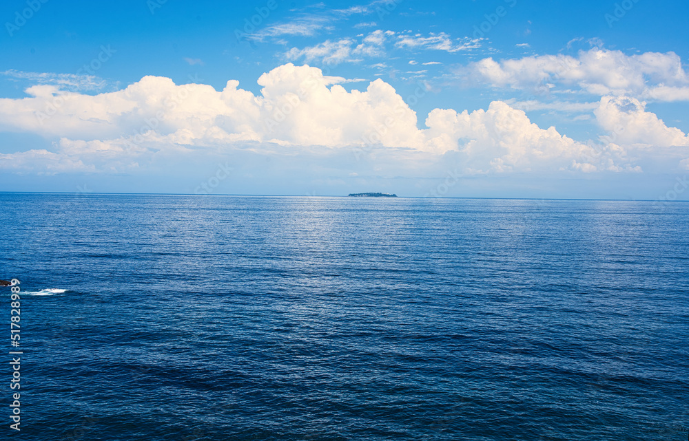 Fototapeta premium Summer sea on a sunny day.