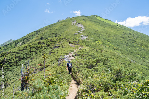 西穂高丸山から独標へ向かうガレた稜線の夏道