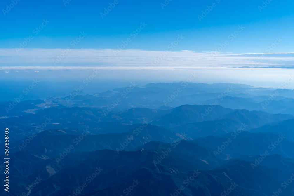 上空から見た青い山脈
