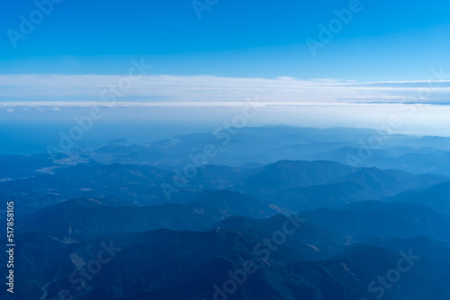 上空から見た青い山脈