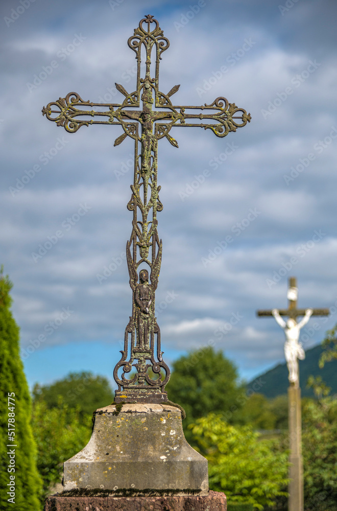 Croix tombale dans le cimetière de Valcabrère, Haute-Garonne, Pyrénées, France