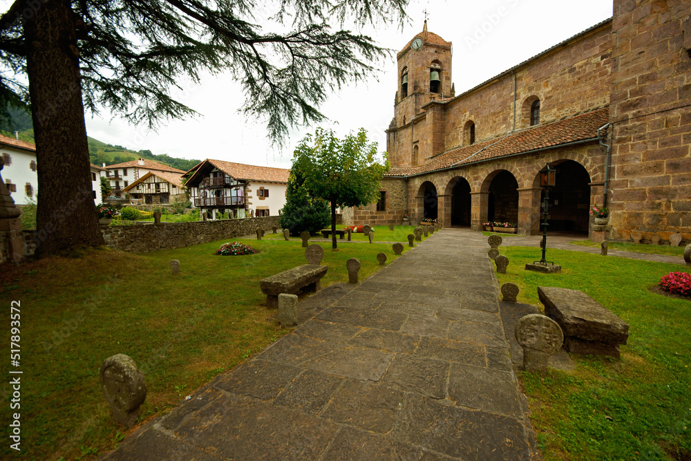 Estelas funerarias,iglesia de la Asunción(s.XVIII).Etxalar. Navarra.España.
