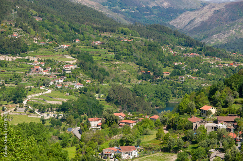 Miasteczko u podnóża gór (Park Narodowy Peneda-Gerês), Północna Portugalia