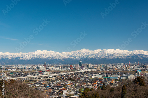 富山市と立山連峰