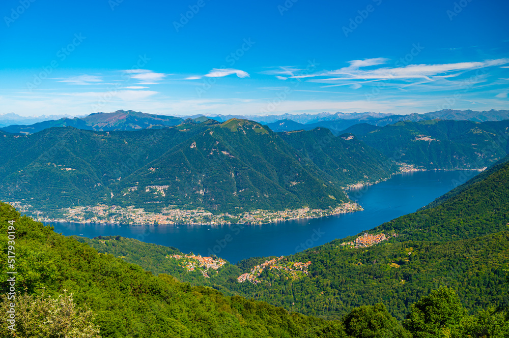 Panorama on Lake Como, with the villages and the mountains that overlook them.
Panorama on Lake Como, with the villages and the mountains that overlook them.