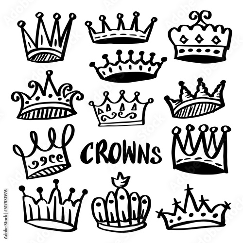 Set of doodle drawing of crowns