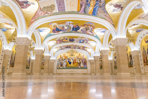 Cuadro en lienzo BELGRADE, SERBIA - OCTOBER 11 2019 The holy crypt of the Saint Sava Belgrade Chr