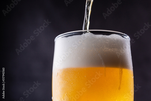 Wallpaper Mural グラスにビールを注ぐ Torontodigital.ca