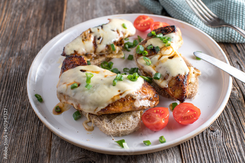 Gratinated turkey breast on sourdough bread