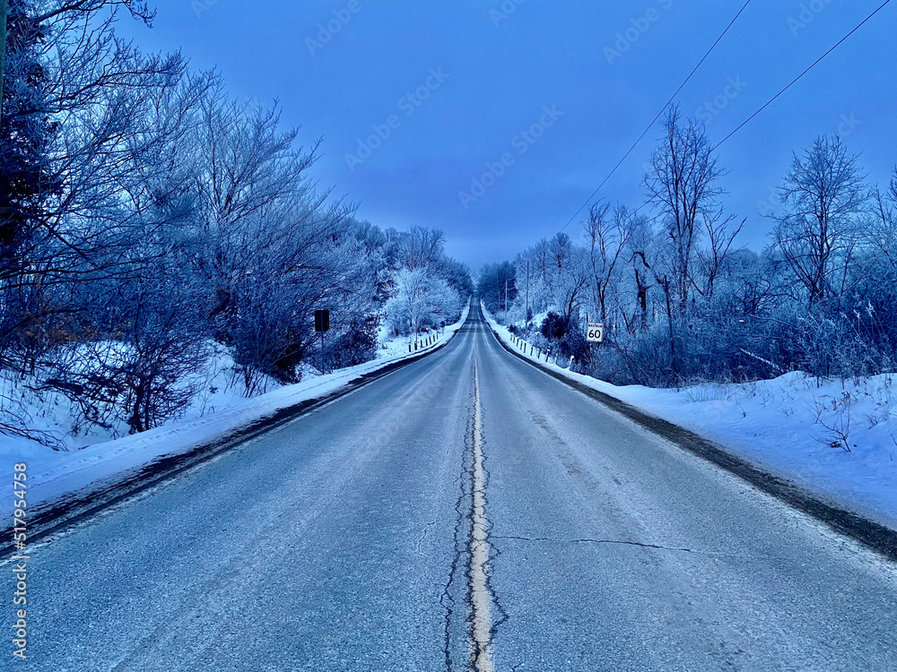 Obraz premium Wintertime snow landscape and icy trees