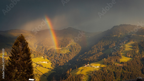 wundervoller Regenbogen photo