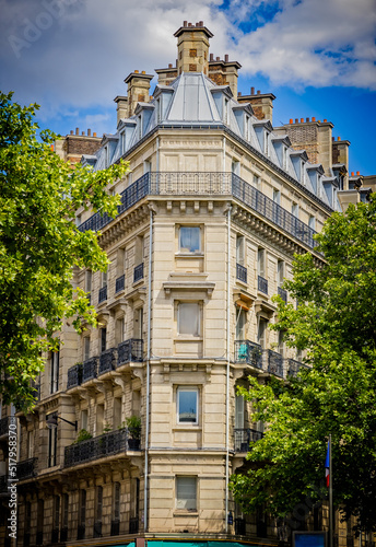 Common Paris architecture in downtown with balconies and chimneys.tif © Jo