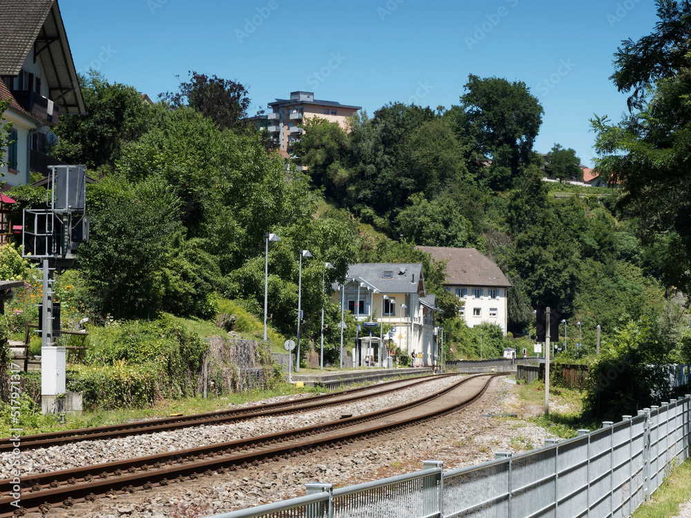 Bahnhof Laufenburg (Baden) Historische Altstadt auf deutscher Seite, Bahngleise zwischen Bodensee und Bad-Sackingen