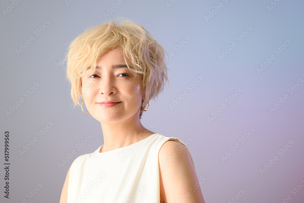 アラフォー女性のカメラ目線 アラフォー女性のカメラ目線