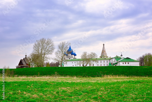 Fotografie, Obraz The old Kremlin behind the earthen rampart