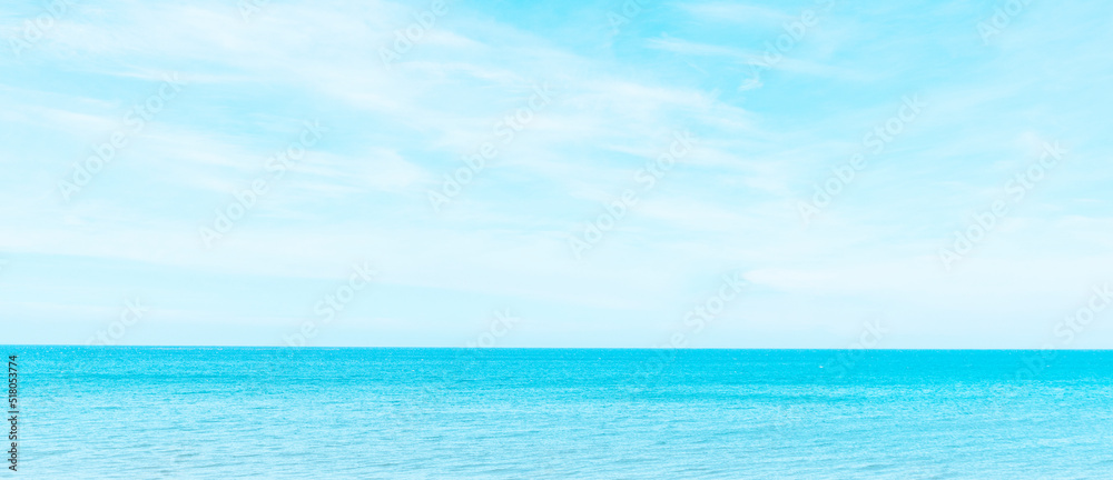Simple background of the sea. 海のシンプル背景	
