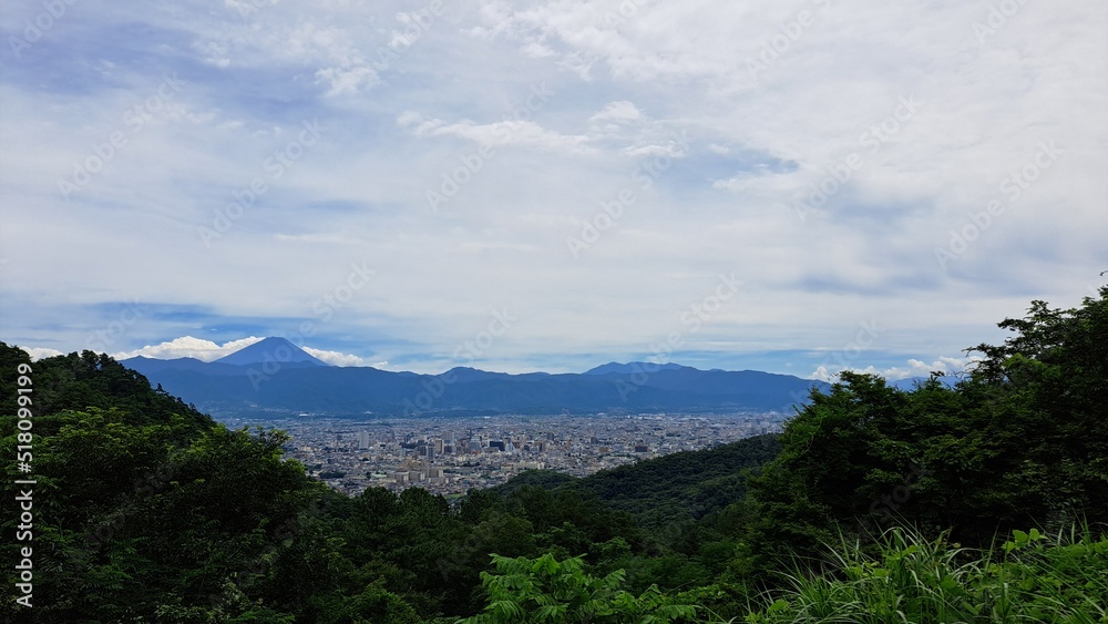Fototapeta premium 甲府盆地と富士山