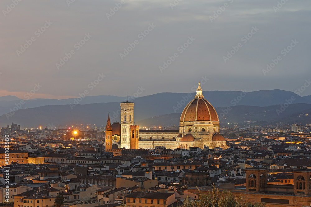 Fototapeta premium Florenz bei Nacht