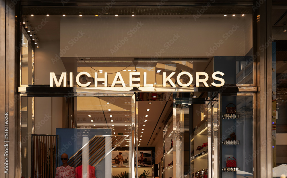 bånd Teasing status The logo sign of Michael Kors premium luxury clothing and accessories  company on the streets of fashion city Milan. Italy, 2022. Photos | Adobe  Stock