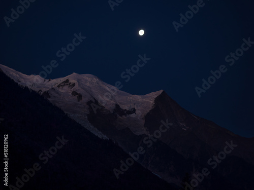 Luna sobre el Montblanc