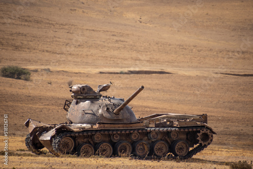Photos épave de char allemand de la deuxième guerre mondiale dans le désert tunisien