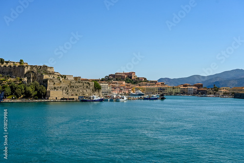 Fototapeta Naklejka Na Ścianę i Meble -  Portoferraio, Festung, Forte Stella, Forte Falcone, Leuchtturm, Altstadt, Hafen, Darsena, Insel Elba, Fischerboote, Boote, Fähre, Fährhafen, Badestrand, Toskana, Toskanischer Archipel, Sommer, Italien