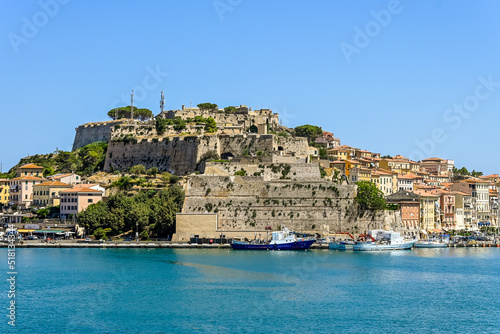 Portoferraio, Festung, Forte Falcone, Hafen, Darsena, Altstadt, Boote, Fischerboote, Fähre, Torre della Linguella, Altstadthäuser, Insel, Elba, Toskana, Sommer, Toskanischer Archipel, Italien