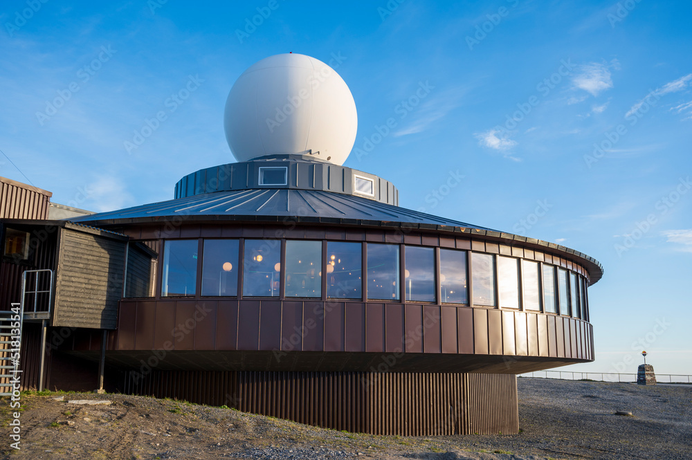 Fototapeta premium Lookout restaurant in Norwegian tundra