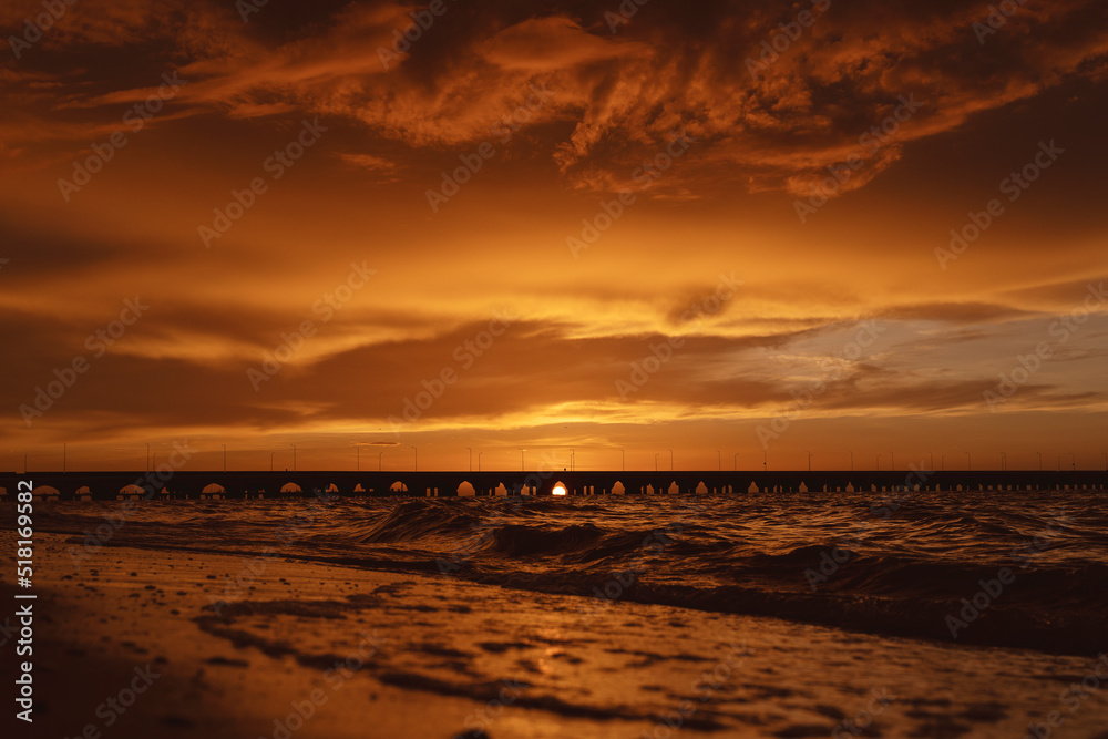 Fototapeta premium Atardecer en Progreso