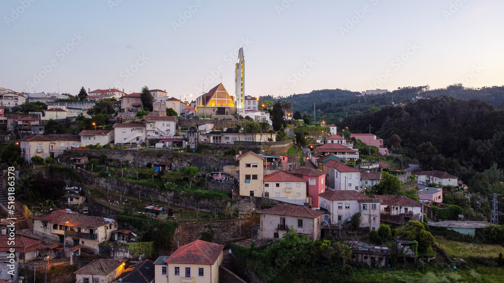 Vista aérea de drone sobre a Igreja de Crestuma , Vila Nova de Gaia (Portugal)