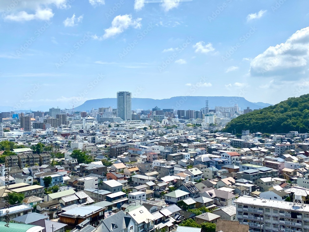 Fototapeta premium 高松市街地と屋島のシルエット