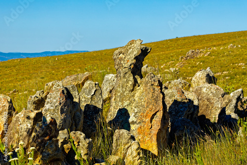 Bilde på lerret Eroded rock outcrop on side of hill