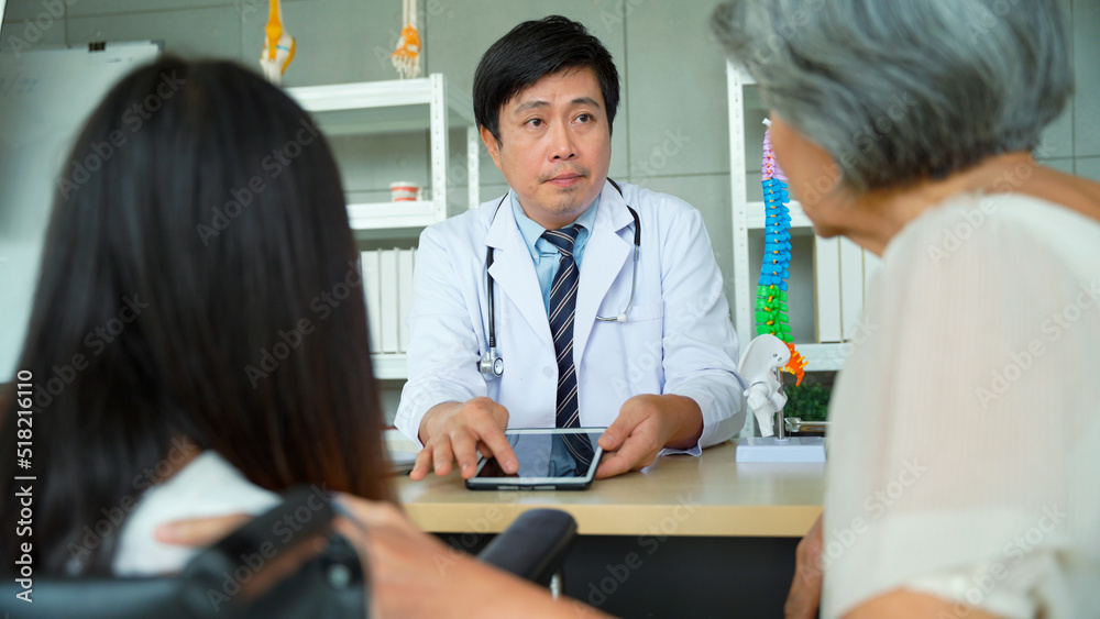 Doctors recommend patients from tablet. Doctors recommend patients from tablet.
