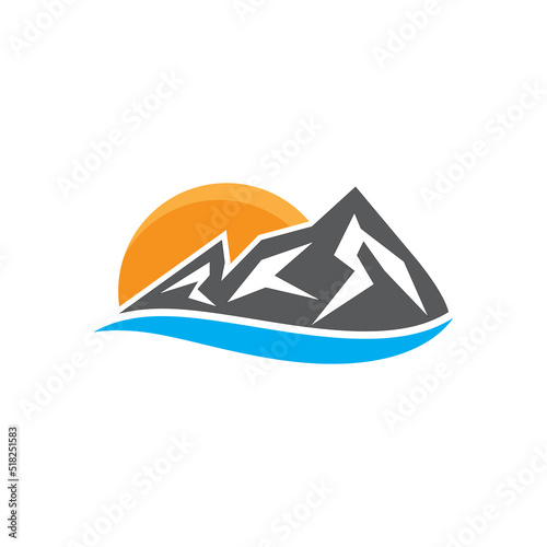 Mountain icon Logo Template Vector illustration design