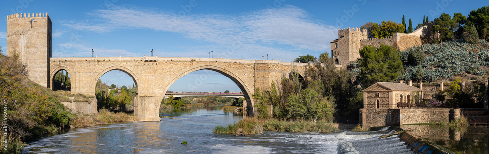 puente de San Martín, puente medieval sobre el río Tajo, Toledo, Castilla-La Mancha, Spain