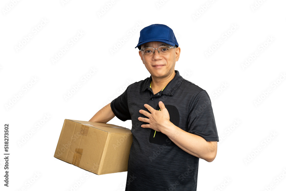 段ボールを持った笑顔の配達員