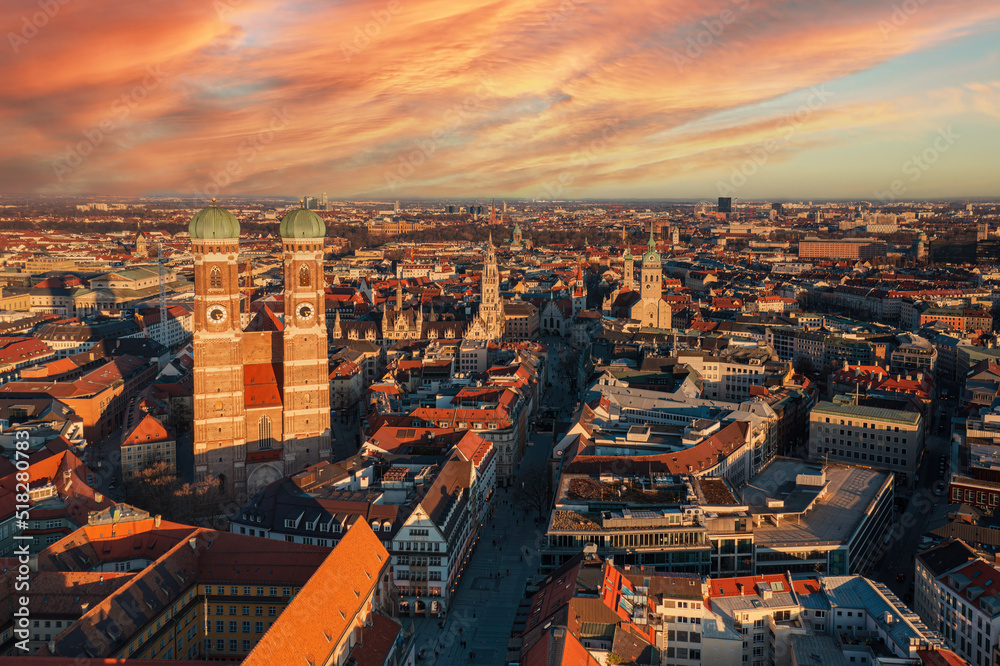 Fototapeta premium Munich skyline aerial view at sunset