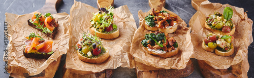 Foto Assorted bruschettas with various fillings