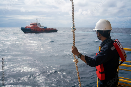 Fotografie Offshore queuing workers work on decks during disembarkation operations to rest on the rig