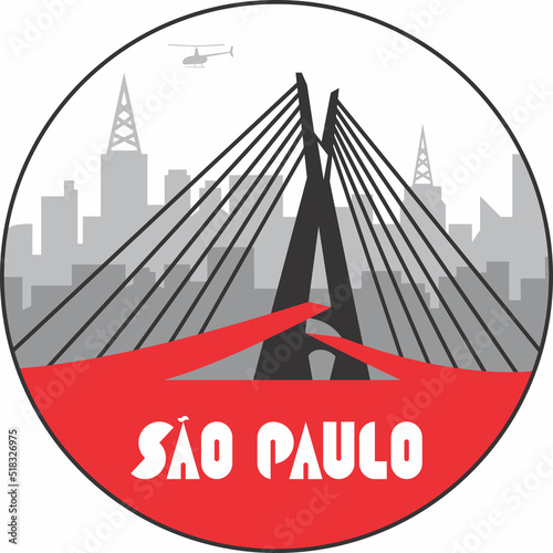 Ilustração da cidade de São Paulo, em formato de carimbo ou círculo, mostrando a Ponte Octávio Frias de Oliveira, conhecida como ponte estaiada e edifícios estilizados ao fundo.
