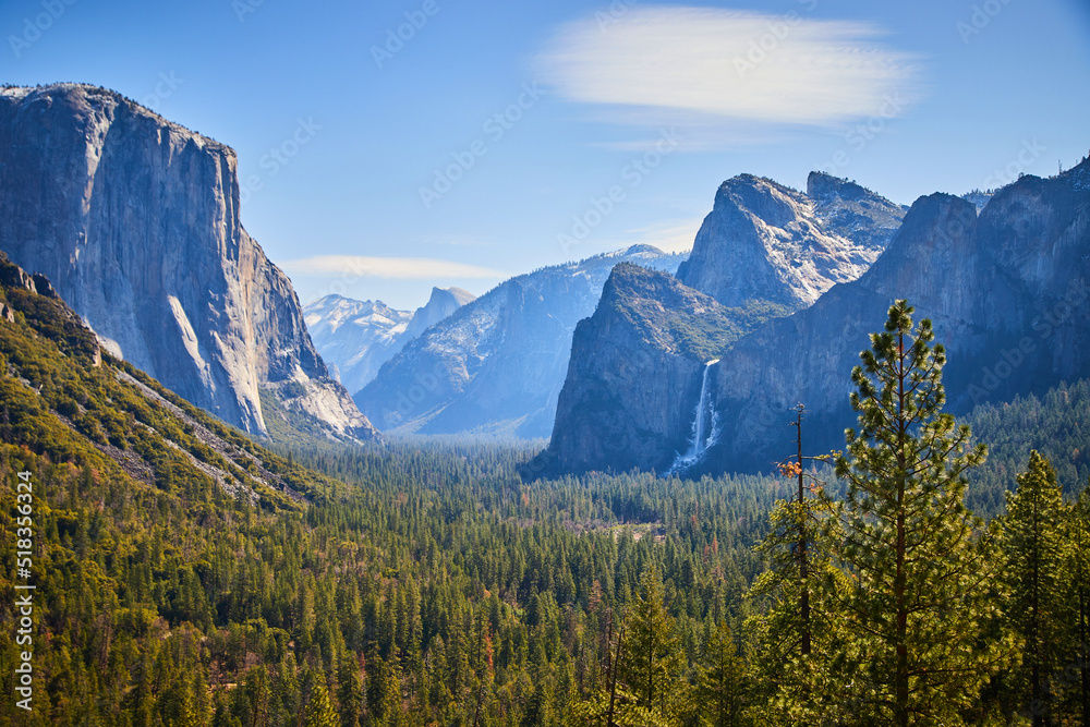 Yosemite Tunnel View of stunning mountains at early morning