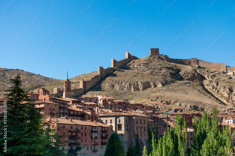 Fototapeta premium view of the village, the wall and the castle of albarracin, historic village of Spain