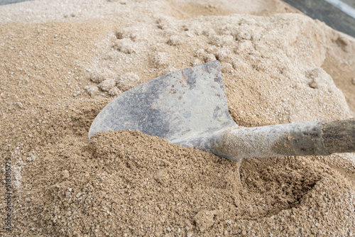 Quadro su tela pelle dans un tas de sable pour travaux