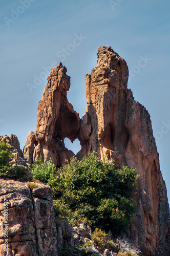 Obraz na plátně High rock with a heart-shaped hole - Calanche, Corsica