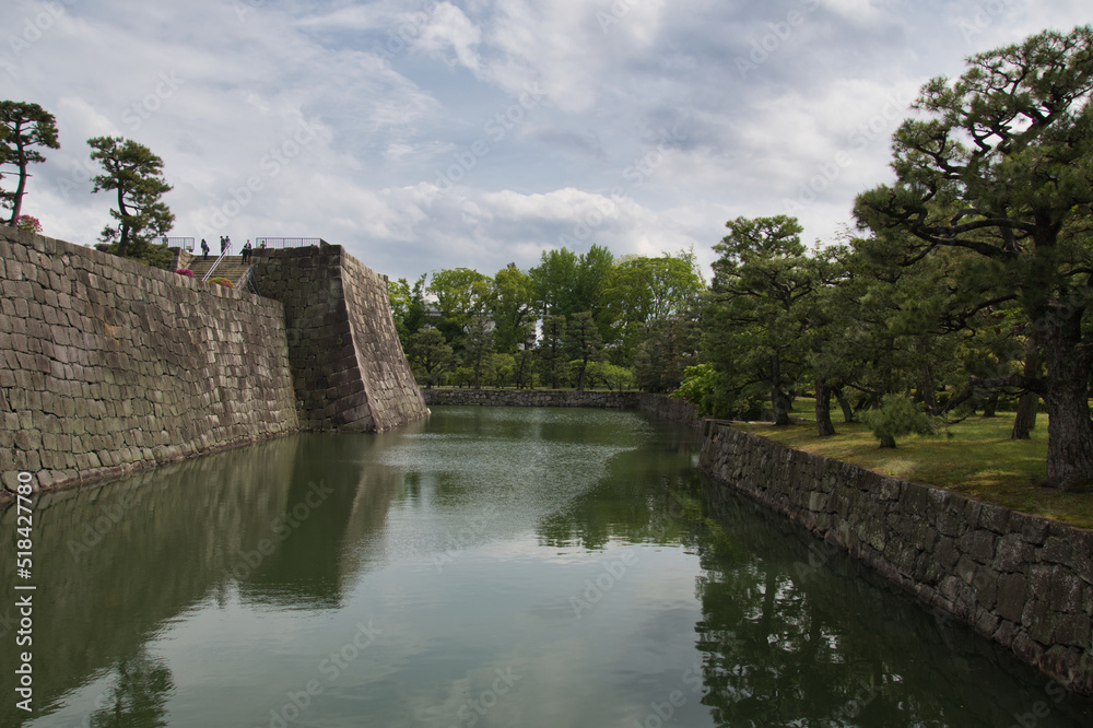 The moat encircled Nijō Castle.  Kyoto Japan  　　
